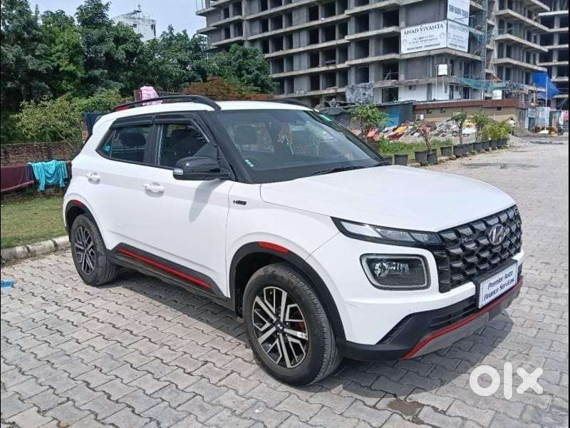 Hyundai Venue Sx(o) Knight Edition Mt Dual Tone, 2023, Petrol