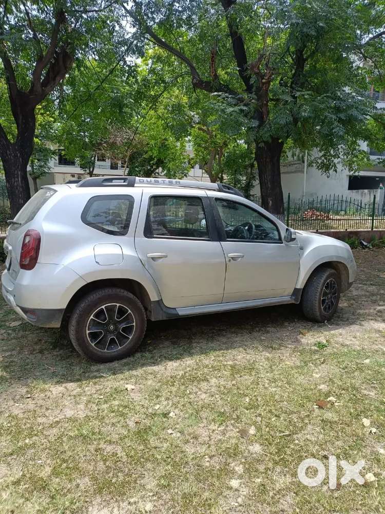 Renault Duster Car