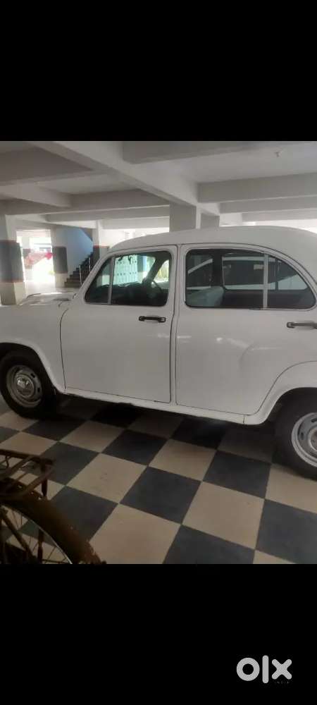 Ambassador Avigo Diesel 2004