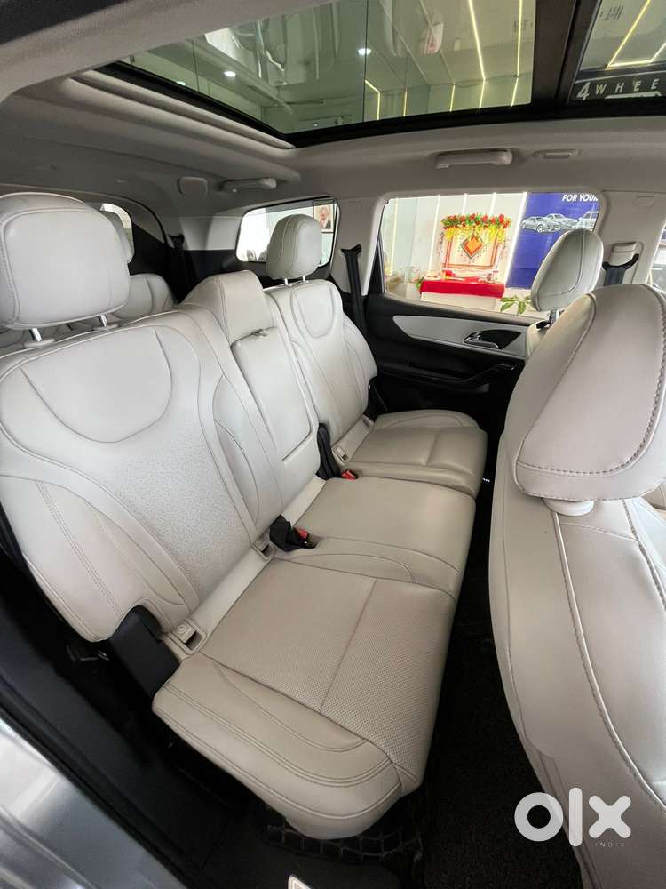 Mahindra Xuv700 Ax7l 6 Str At, 2021, Diesel