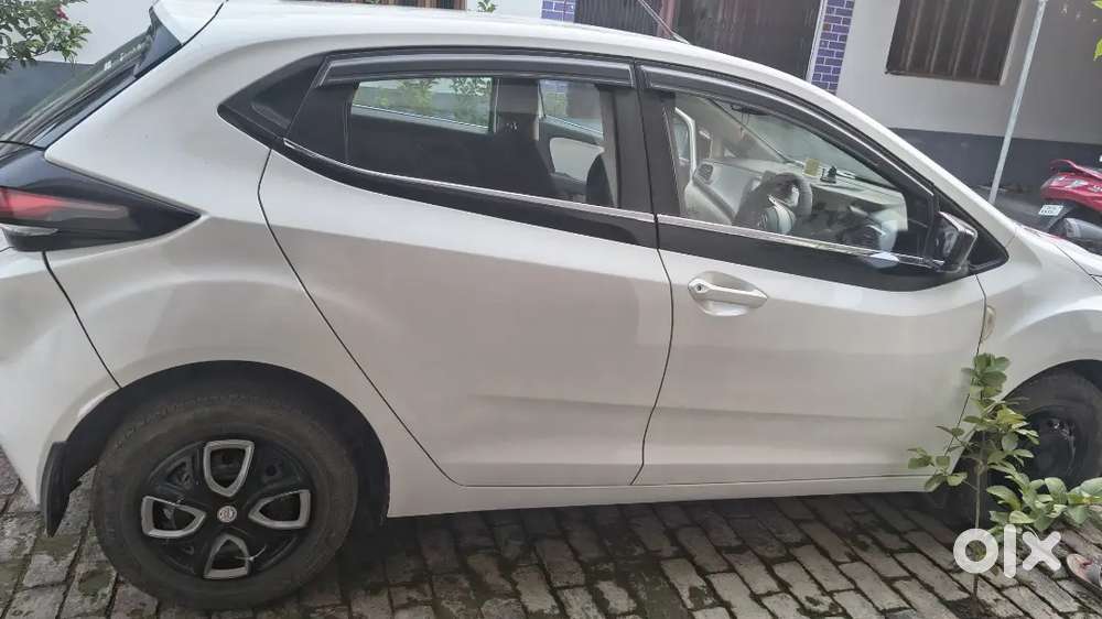Tata Altroz 1.2 Petrol 2021