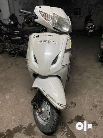 Battery scooty best sale price second hand