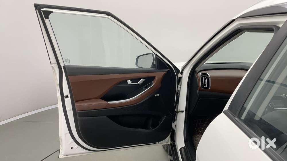 Hyundai Alcazar 2.0 Signature (o) Petrol At 7 Str, 2022, Petrol