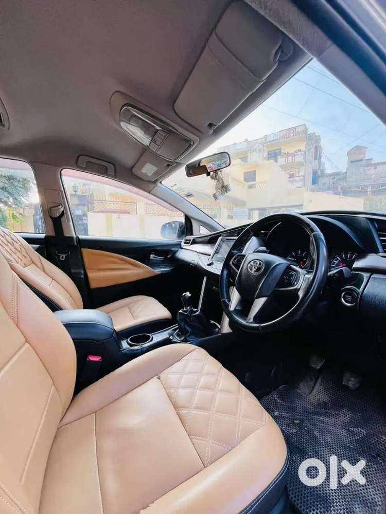 Toyota Innova Crysta 2.4 V