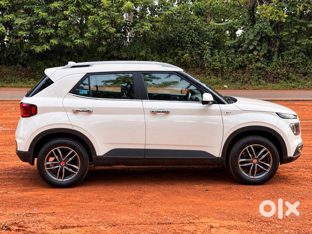 Hyundai Venue Petrol 2019 Only 30k Km Driven