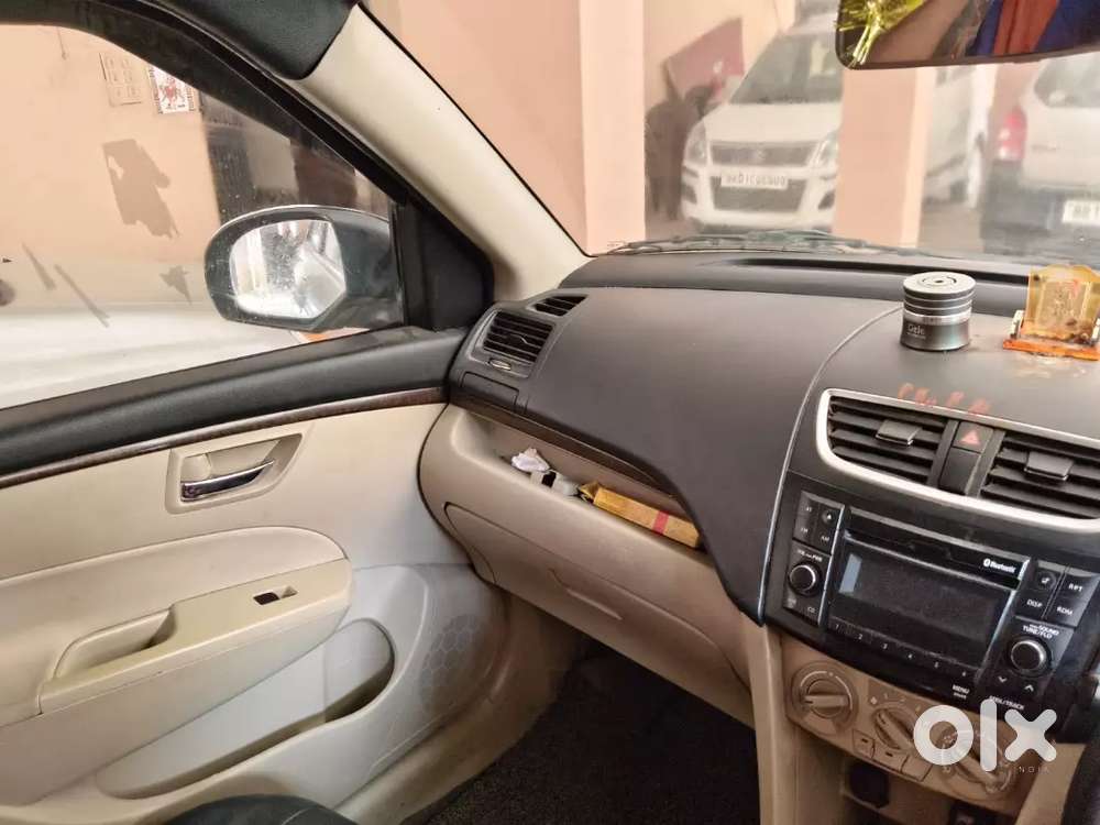 Petrol Plus Uppar Se Cng Laga Hua Hai 
2015 Model Hai
