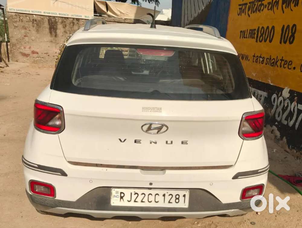 Hyundai Venue 2021 Petrol 100000 Km Driven