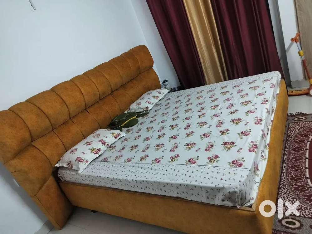 Double bed in good condition with storage