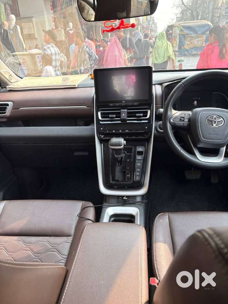 Toyota Innova Hycross 2.0 Zx Hybrid 7 Str, 2024, Petrol