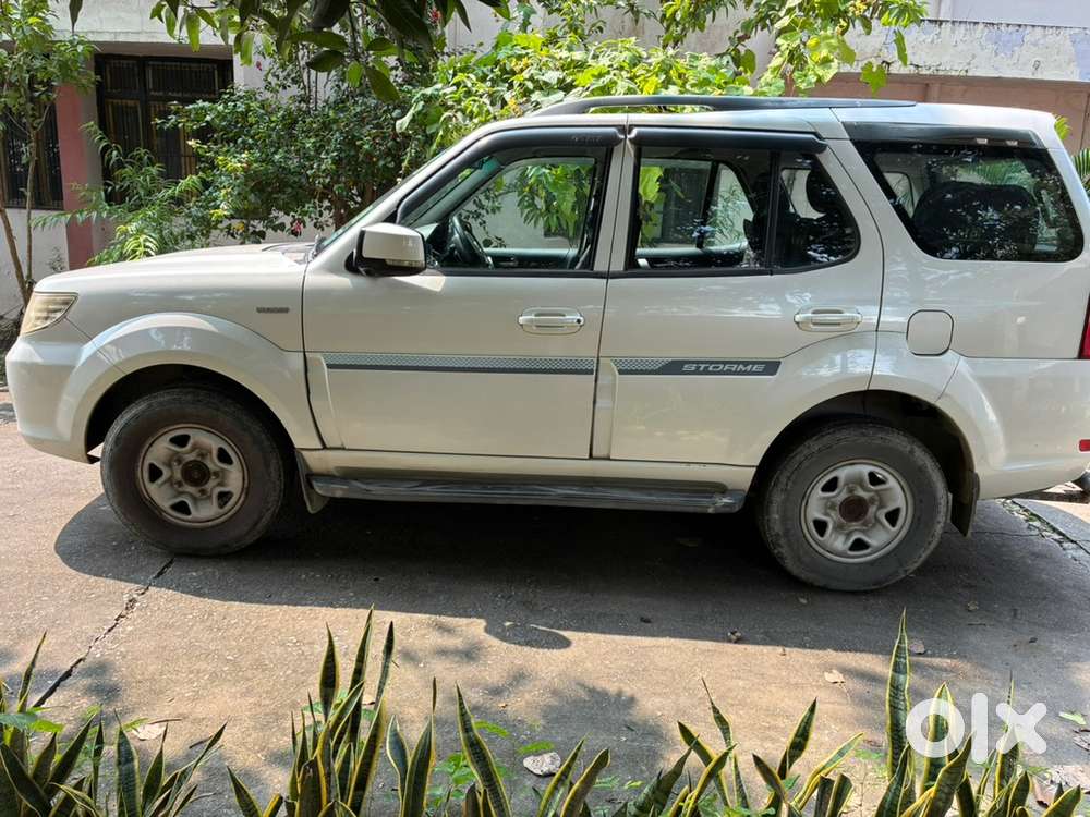 Tata Safari Storme 2016