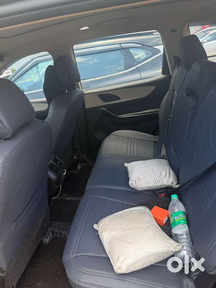 Mahindra Xuv700 Petrol 2025