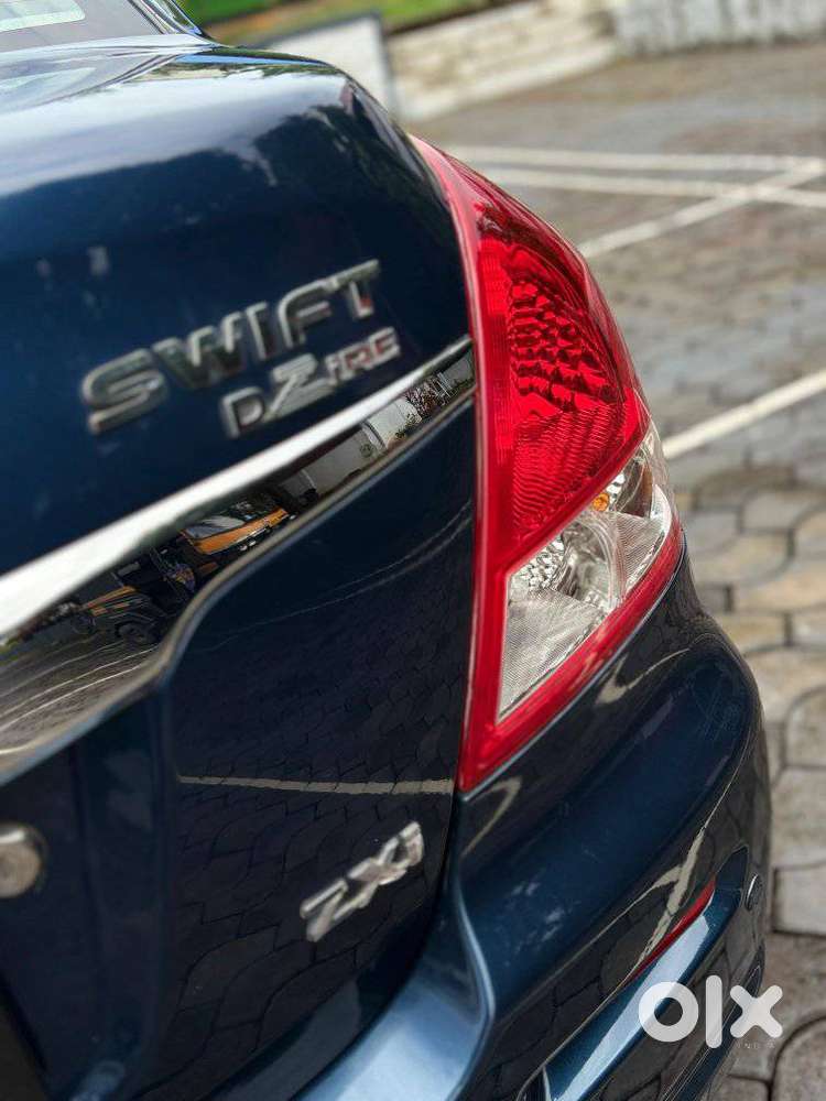 Maruti Suzuki Swift Dzire 1.2 Zxi Bsiv, 2010, Petrol