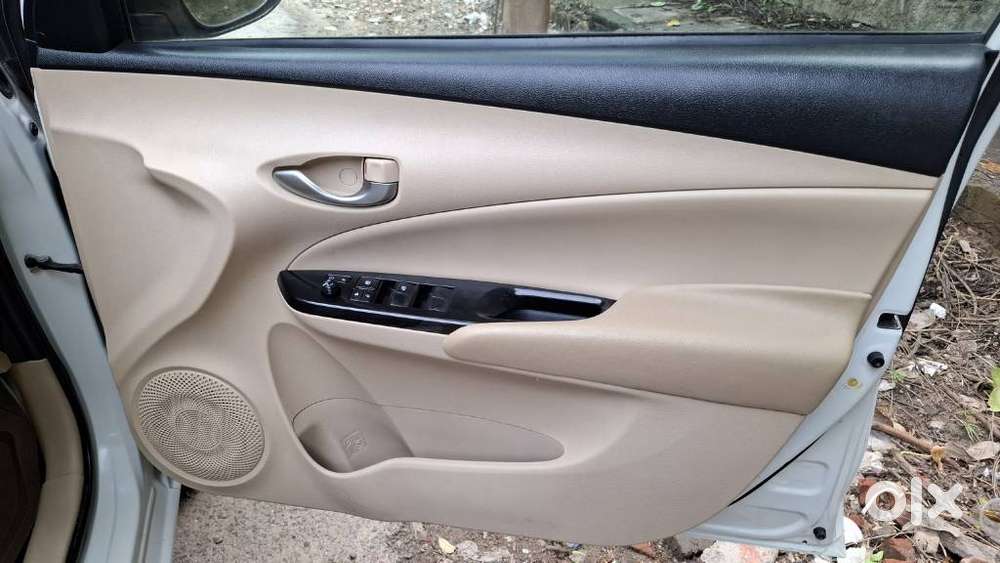 Toyota Yaris V Cvt, 2018, Petrol