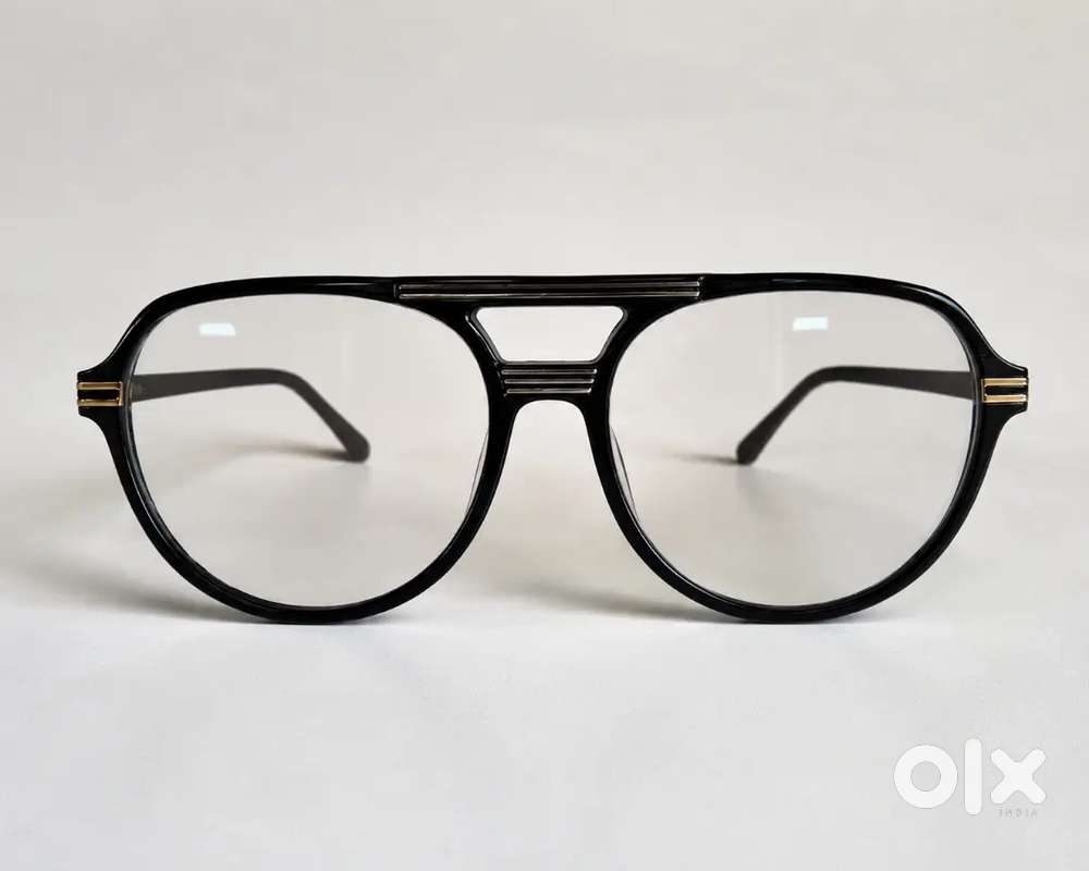 Stylish Black & Gold Frame Chasma &ndash; Like New