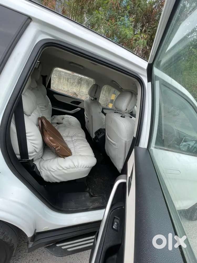 Mahindra Xuv700 Petrol 2023 Automatic