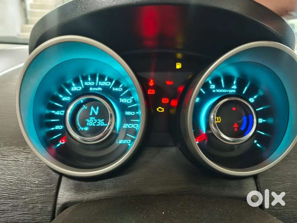 Xuv 2016 W10 Well Maintained Car For Sale