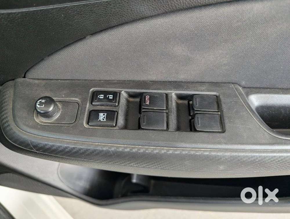Maruti Suzuki Swift Vxi Optional, 2023, Petrol