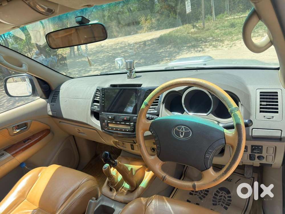 Toyota Fortuner 2011 Diesel 165000 Km Driven