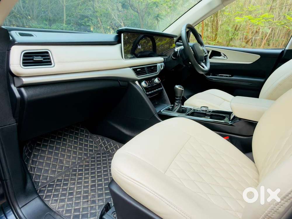 Mahindra Xuv700 2.2 Ax 7 Diesel Mt Luxury Pack Str, 2022, Diesel