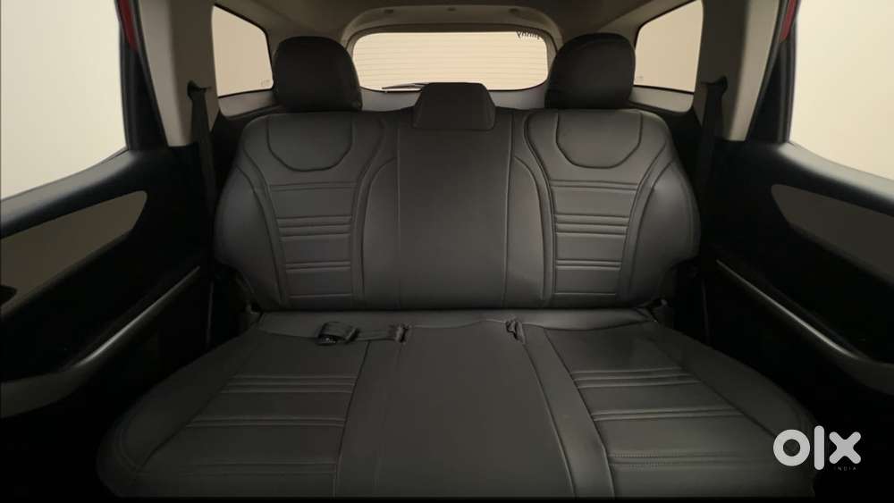 Mahindra Xuv700 2.0 Ax 3 Petrol At 5 Str, 2022, Petrol