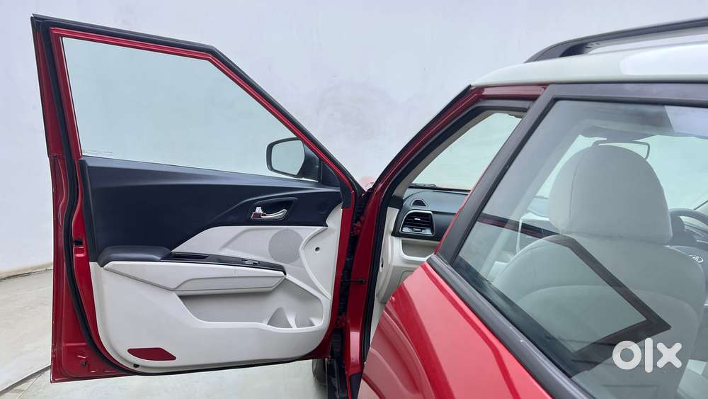 Mahindra Xuv300 W8 Option Dual Tone, 2021, Petrol