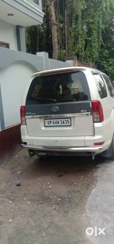 Tata Safari Storme 2015