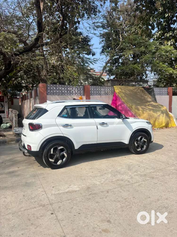 Hyundai Venue 2022 Diesel 70600 Km Driven
