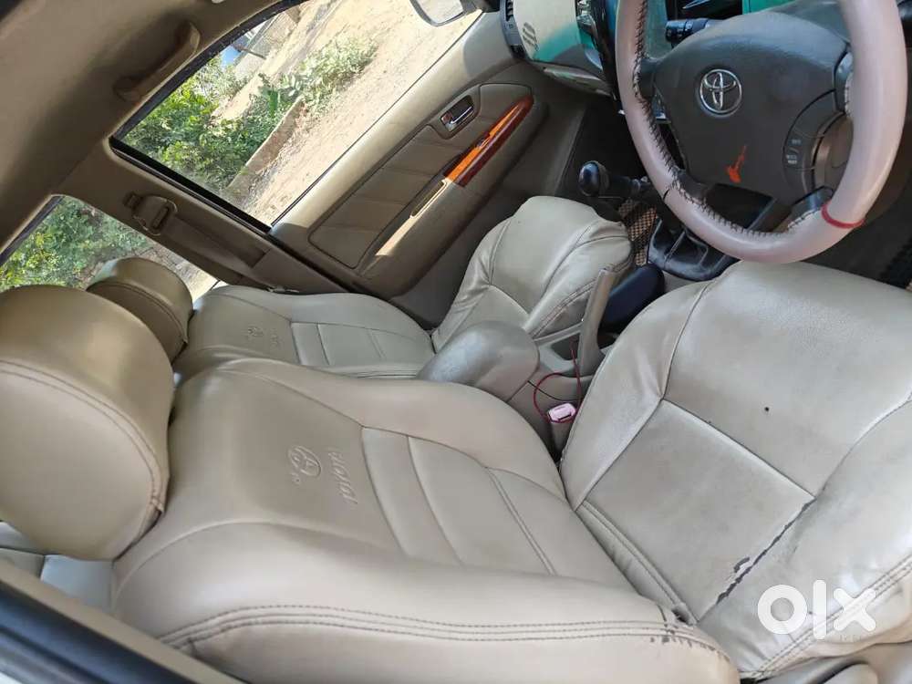 Toyota
*fortuner*
Model-{2010}
Price-{5,50,000}
Colour -{white}