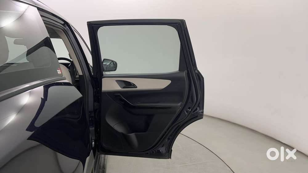 Mahindra Xuv700 2.2 Ax 5 Diesel At 7 Str, 2024, Diesel