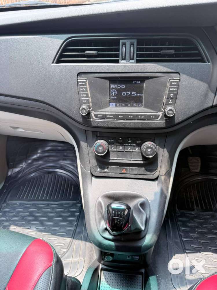 Mahindra Marazzo M4, 2019, Diesel
