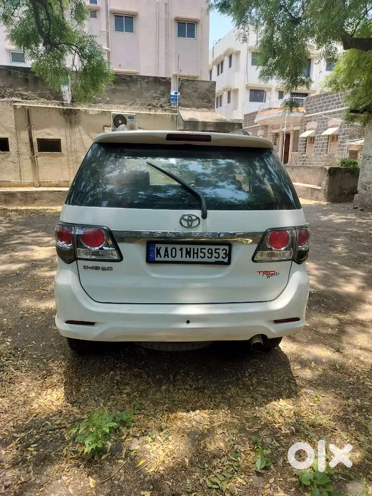 Toyota Fortuner 2013 Diesel Well Maintained 100% Tire
