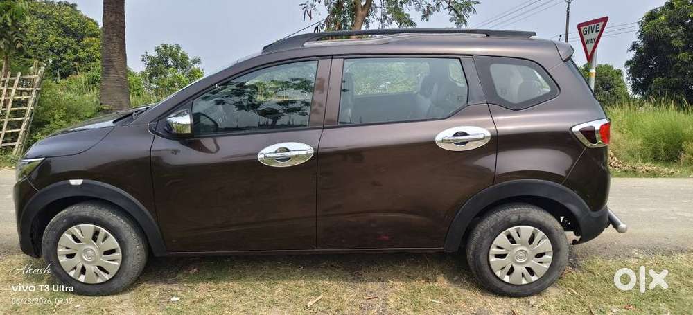 Renault Triber Rxt, 2022, Petrol