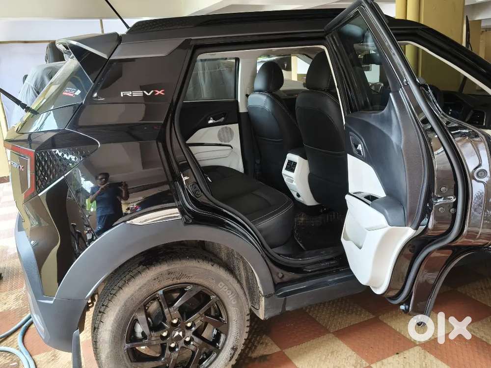 Mahindra Xuv 3xo Revx A 2025 Petrol 1730 Km Driven