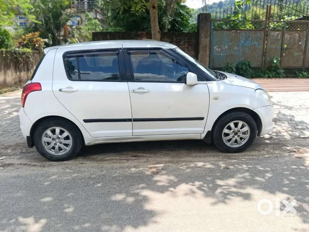 Maruti Suzuki Swift 2009 Petrol 99972 Km Driven