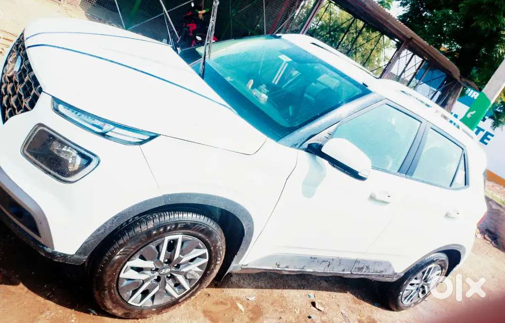 Hyundai Venue 2022 Diesel 30000 Km Driven Well Maintained