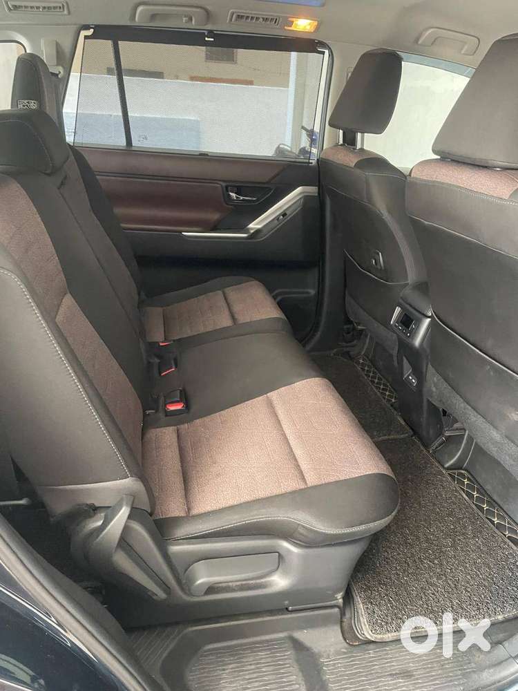 Toyota Innova Hycross (2023)