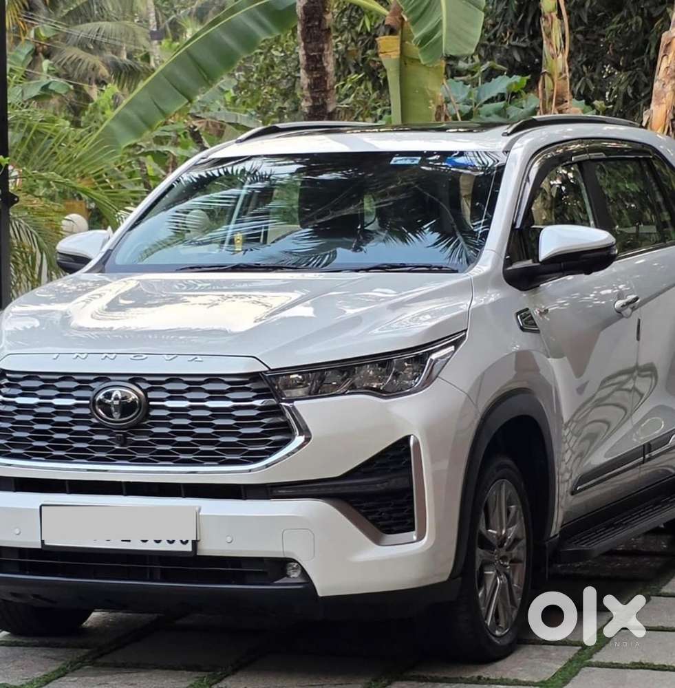 Toyota Innova Hycross 2025