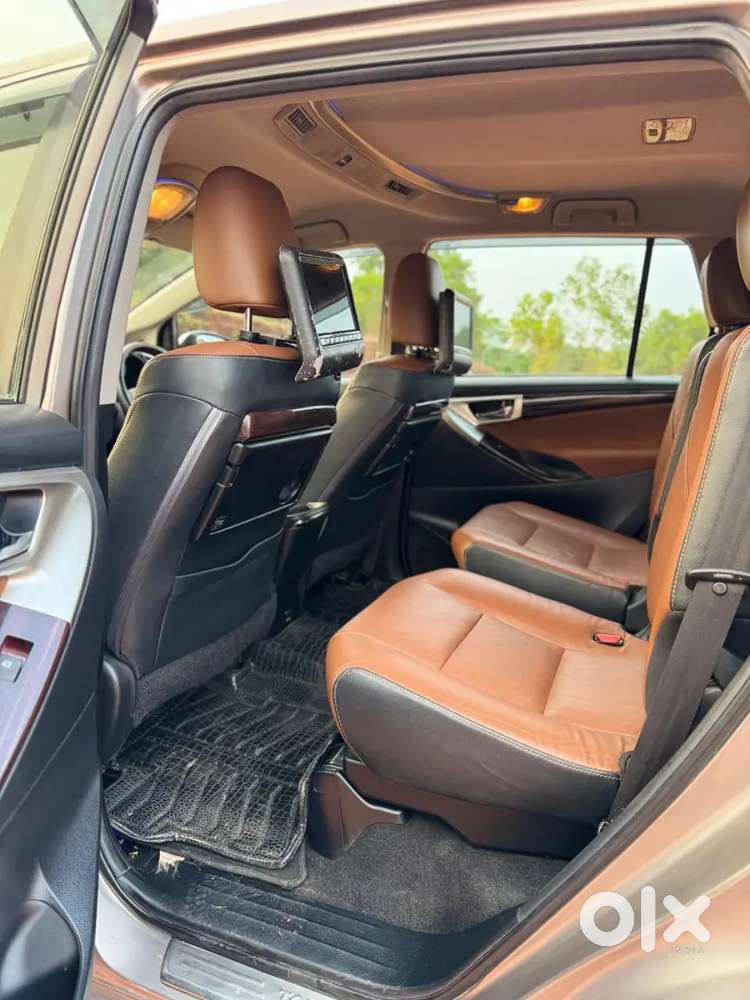 Innova Crysta  2.8