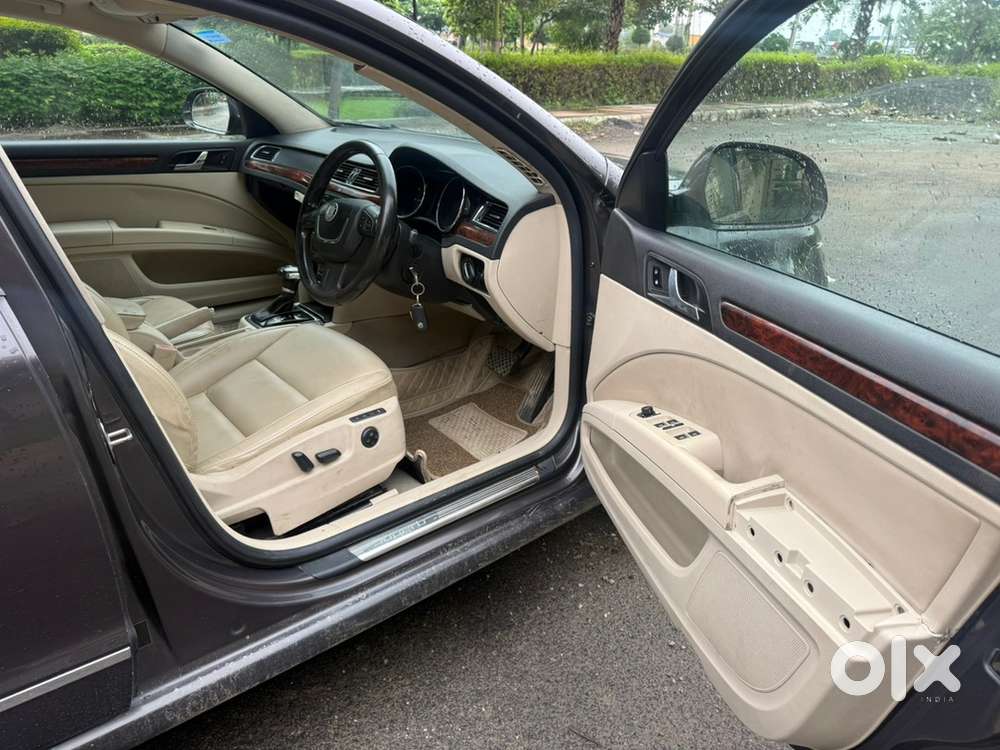 Skoda Superb Automatic 2012 Km Driven