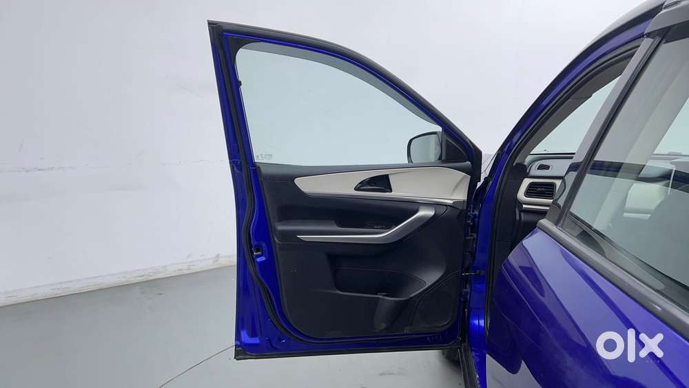 Mahindra Xuv700 2.0 Ax 5 Petrol Mt 7 Str, 2021, Petrol