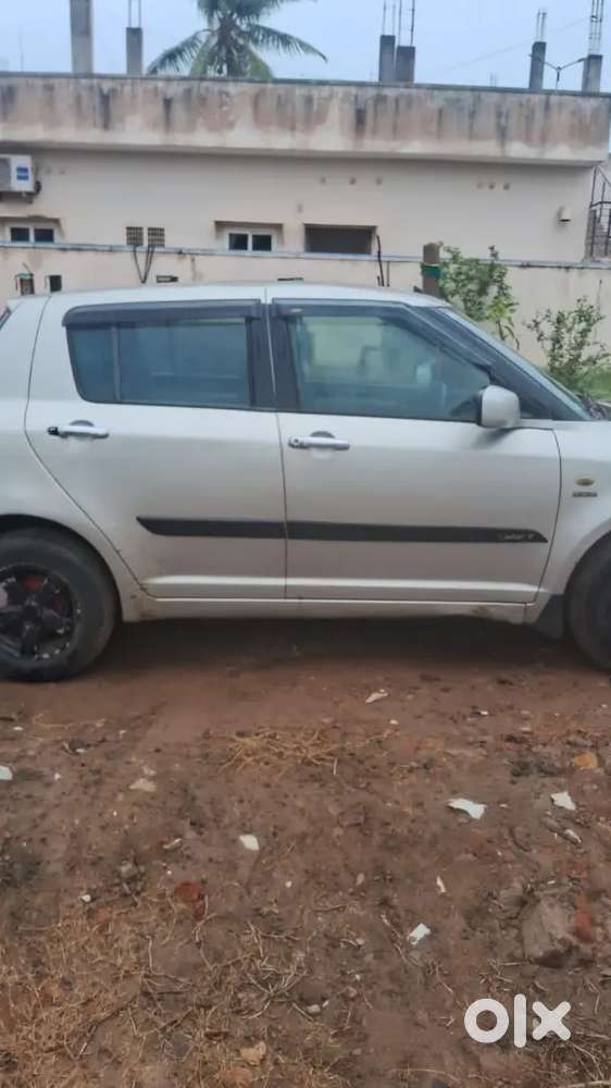 Maruti Suzuki Swift Lxi 2011