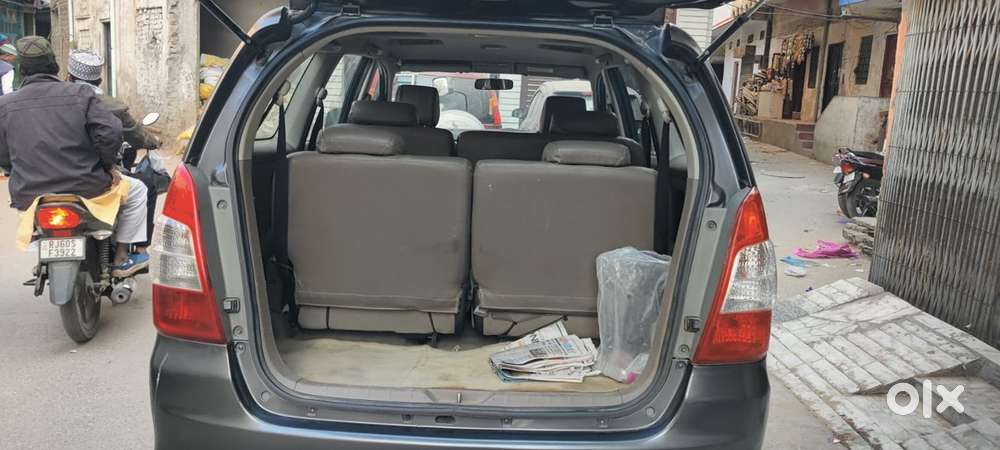 Toyota Innova 2.5v Diesel 2015  8 Seater  Excellent Condition