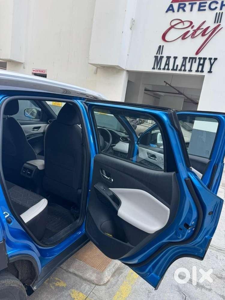 Nissan Magnite Automatic ,2025 Registered, Petrol High Variant Ezshift