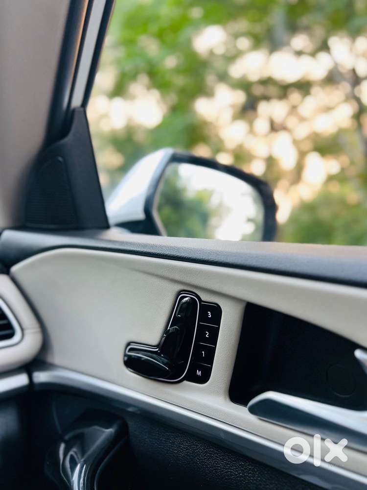 Mahindra Xuv700 2.2 Ax 7 Diesel At Str, 2023, Diesel