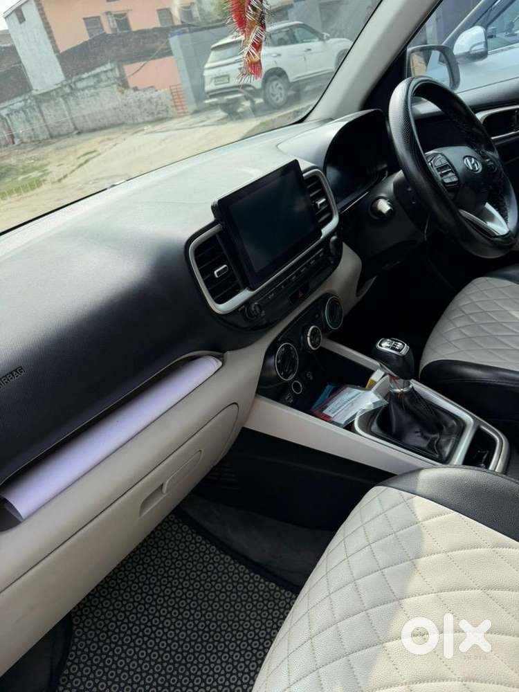 Hyundai Venue 2022 Diesel Well Maintained