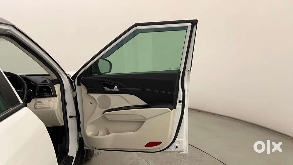 Mahindra Xuv 3xo Ax7l Petrol Mt, 2024, Petrol
