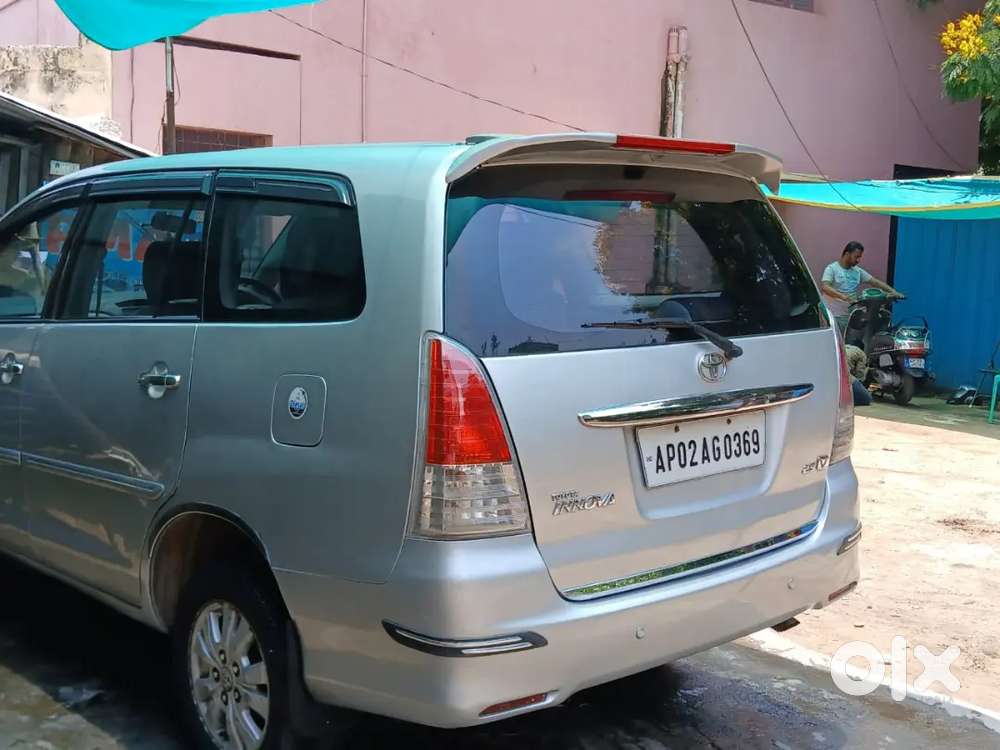 Toyota Innova 2010
