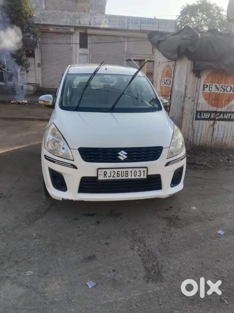White Ertiga