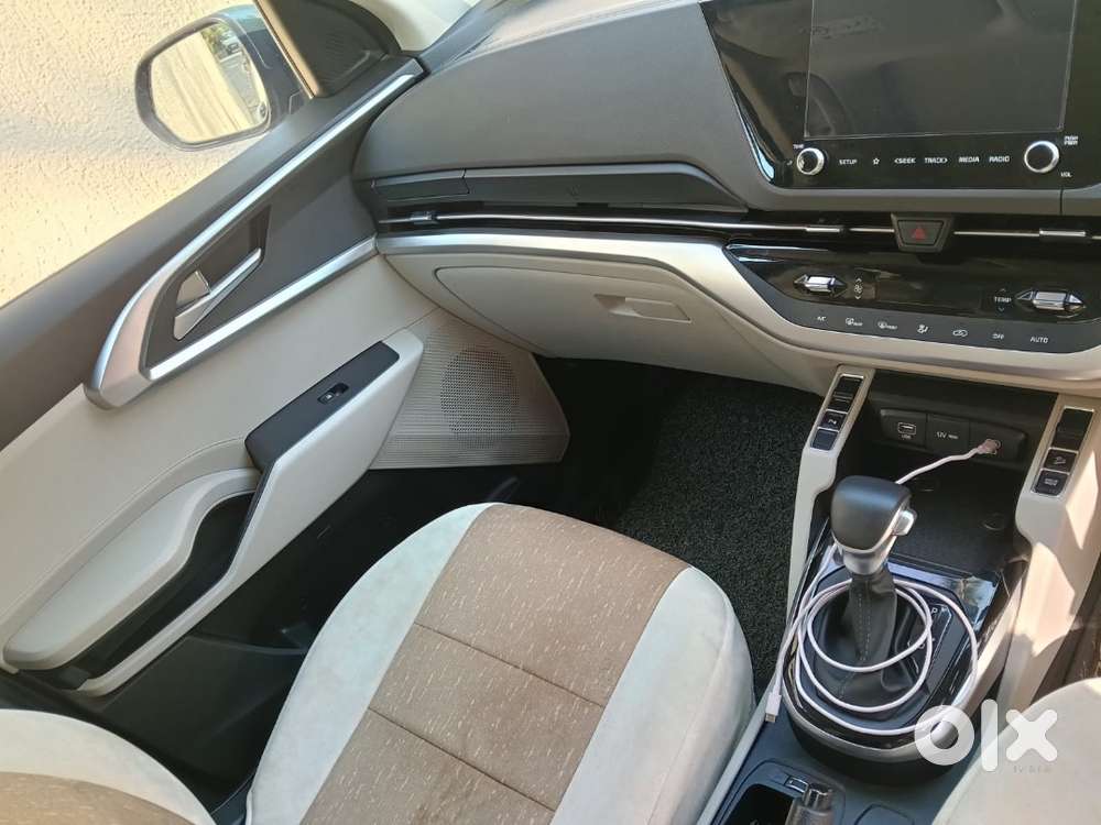 Kia Carens 2024 Dct 7str Prestige Plus Petrol