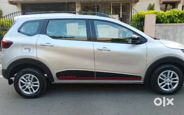 Renault Triber RXT, 2023, Petrol